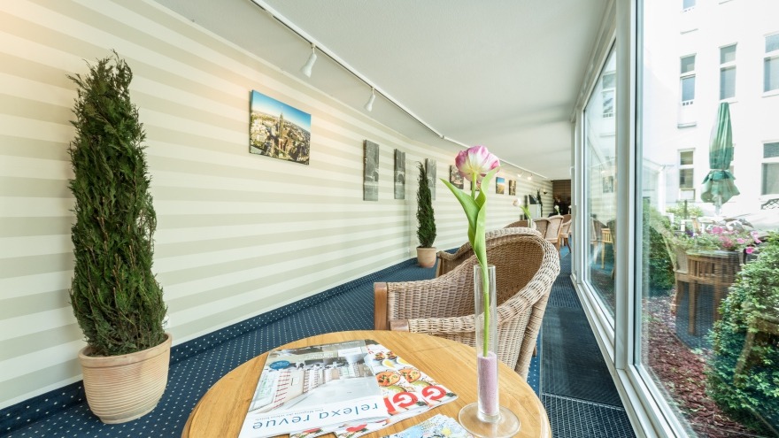 Galeriegang (Verbindung Gästehaus zum Haupthaus) Galeriegang (Verbindung Gästehaus zum Haupthaus)